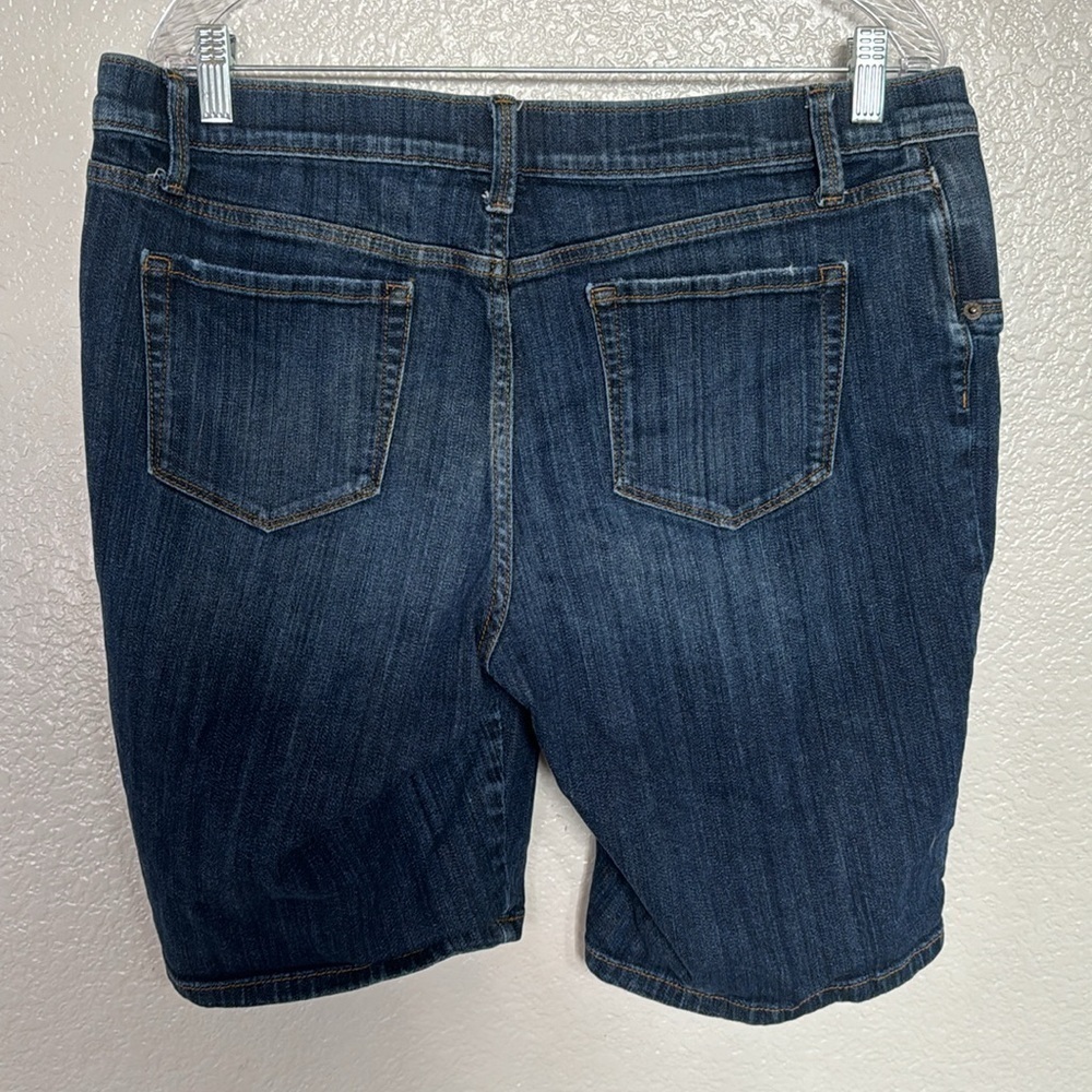 Liz Lange Maternity Bermuda shorts Size L - Picture 2 of 3